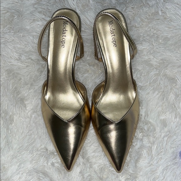 Elegant Gold Pointed-Toe Heels – Worn Only Once! ✨ - Picture 7 of 7